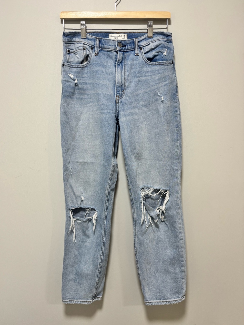 Abercrombie & Fitch The Mom High Rise Distressed Jeans 28